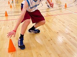 Udveksling af viden på træningslejr i basketball i Barcelona, Spanien