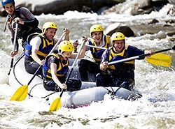 Spændende rafting i Pyrenæerne nær Barcelona, Spanien